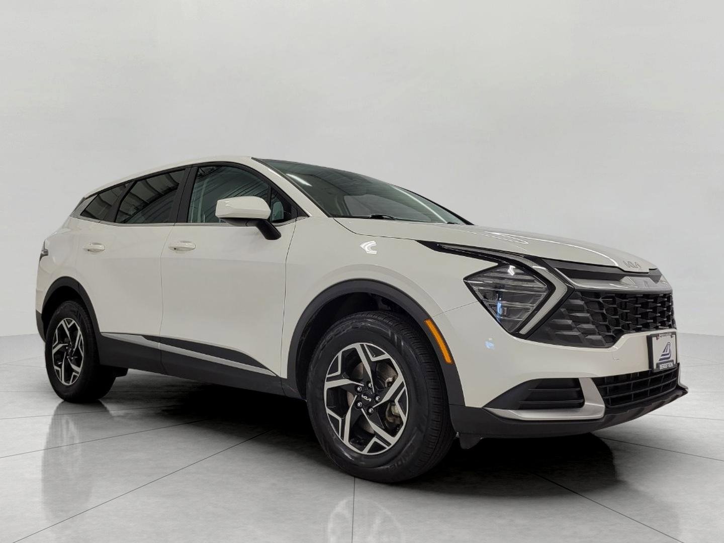 Used 2025 Kia Sportage LX image 1