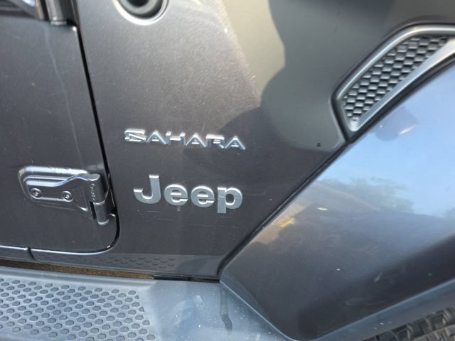 Used 2018 Jeep Wrangler Unlimited Sahara w/ Cold Weather Group AWD/4WD image 6