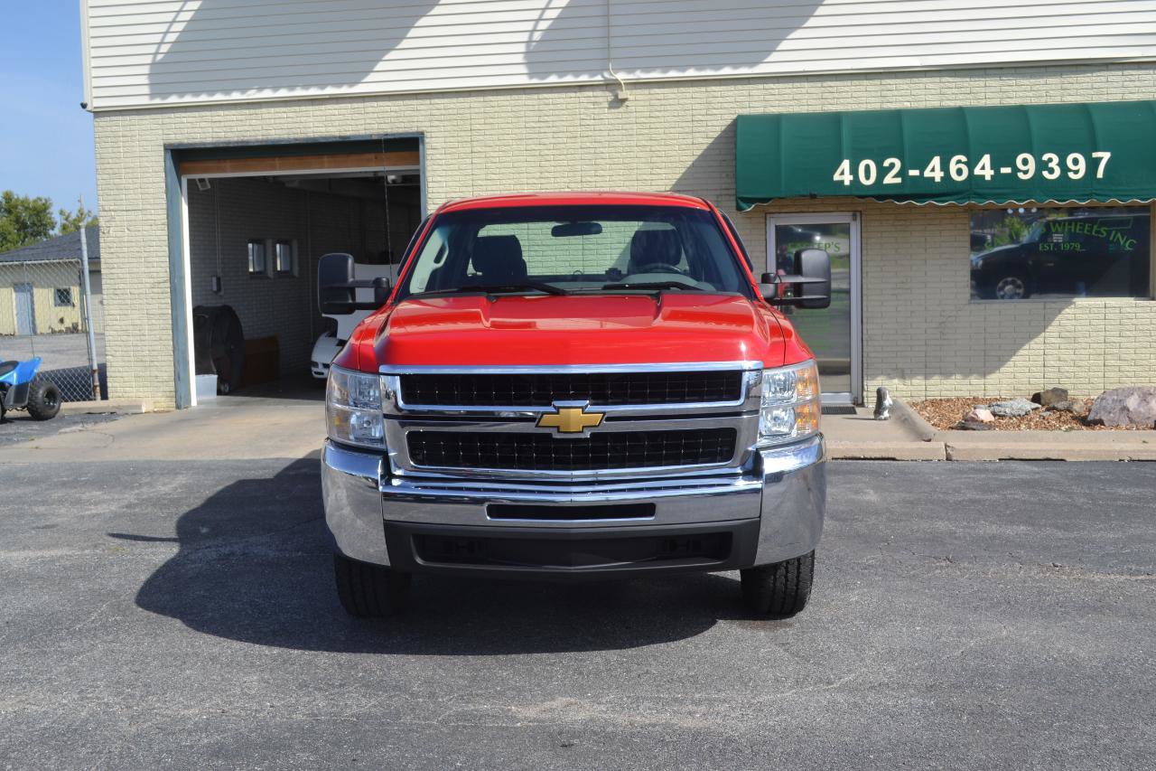 Used 2010 Chevrolet Silverado 2500 W/T AWD/4WD image 2