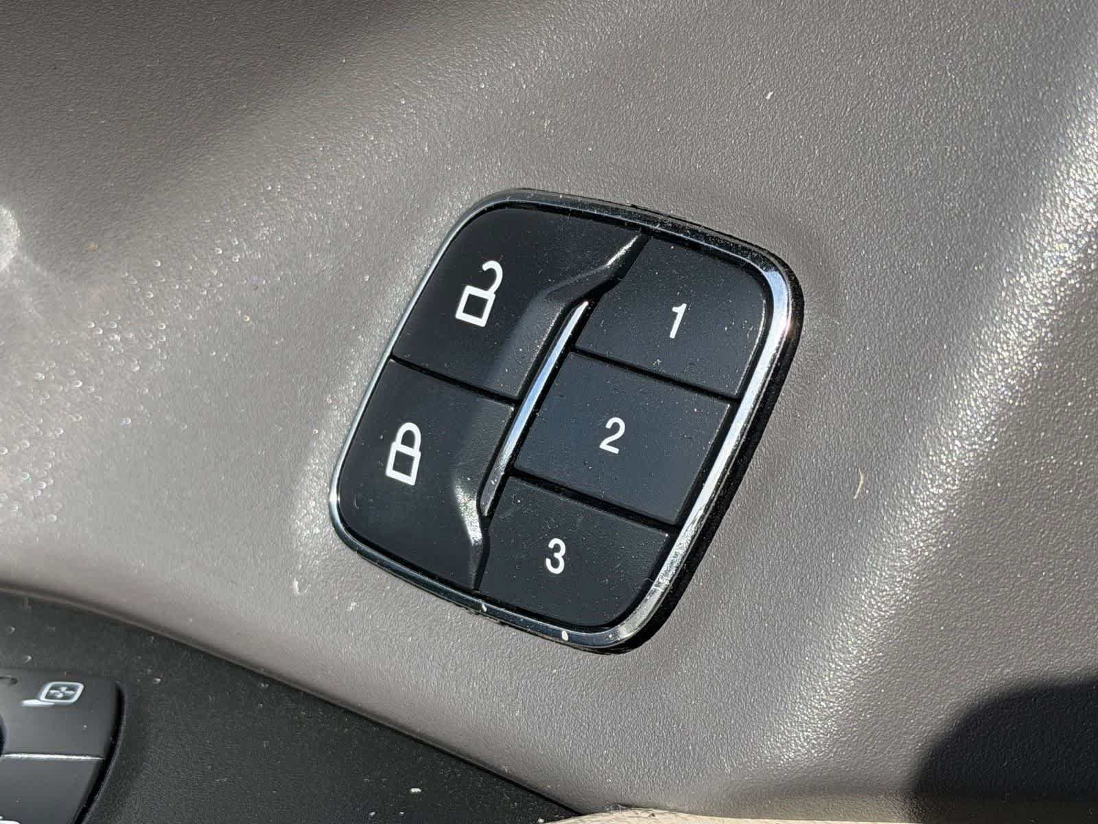 Used 2019 Ford Expedition Limited w/ Equipment Group 302A RWD image 12