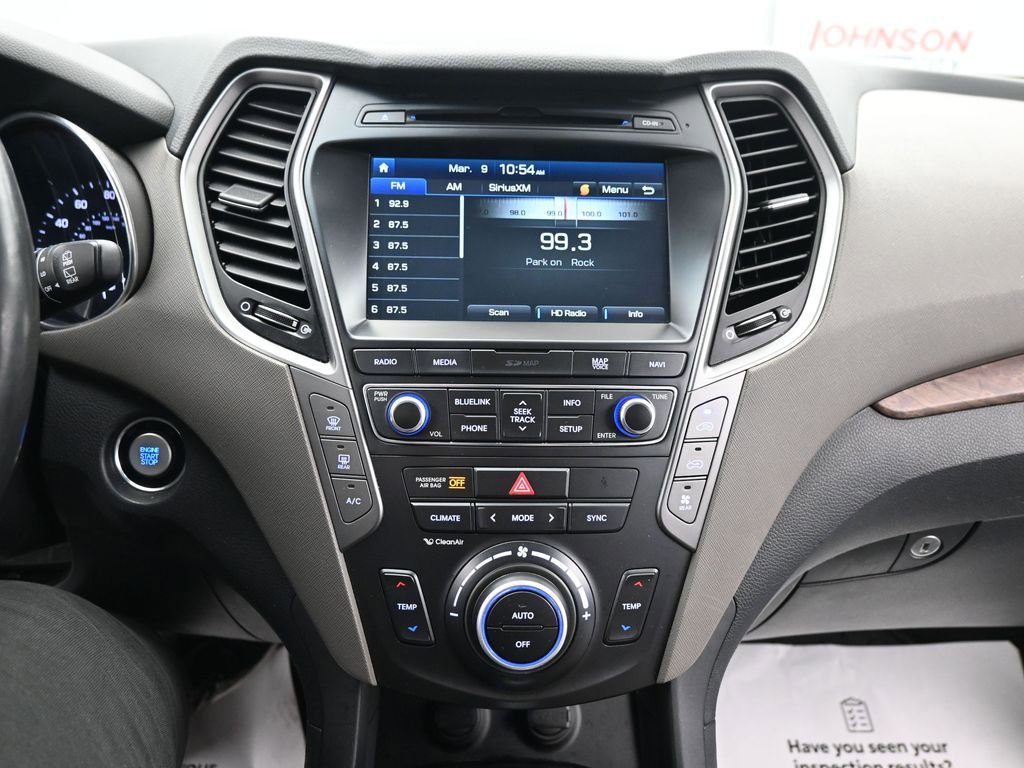 Used 2017 Hyundai Santa Fe SE image 19