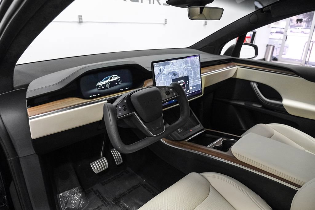 Used 2023 Tesla Model X image 3
