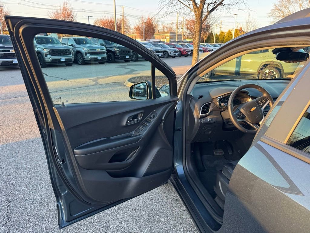 Used 2021 Chevrolet Trax LT w/ Driver Confidence Package image 10
