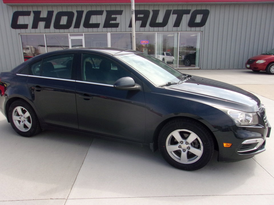 Used 2016 Chevrolet Cruze LT FWD image 2