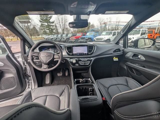 New 2026 Chrysler Pacifica Limited w/ S Appearance Package image 10