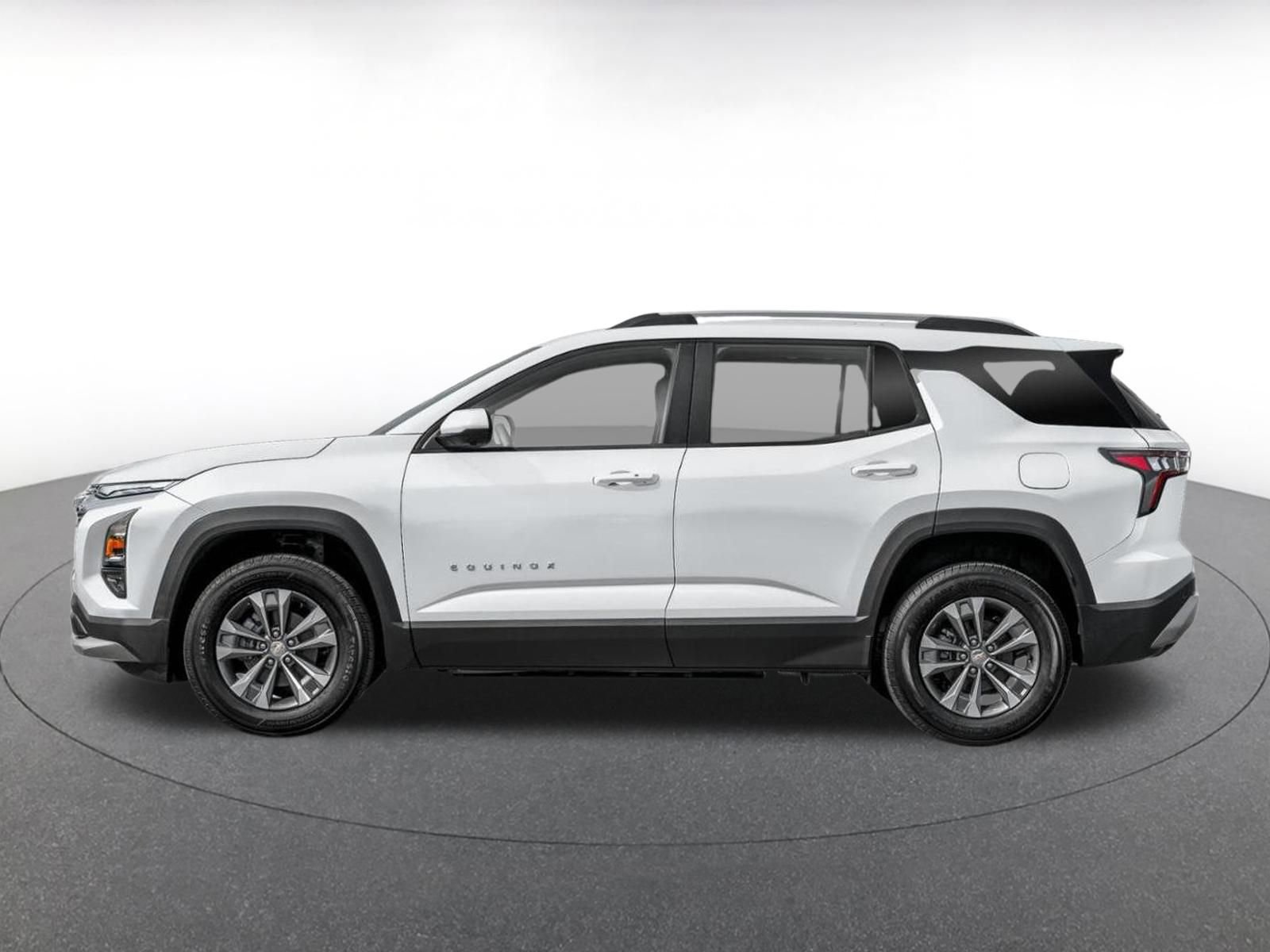Used 2025 Chevrolet Equinox LT FWD image 3