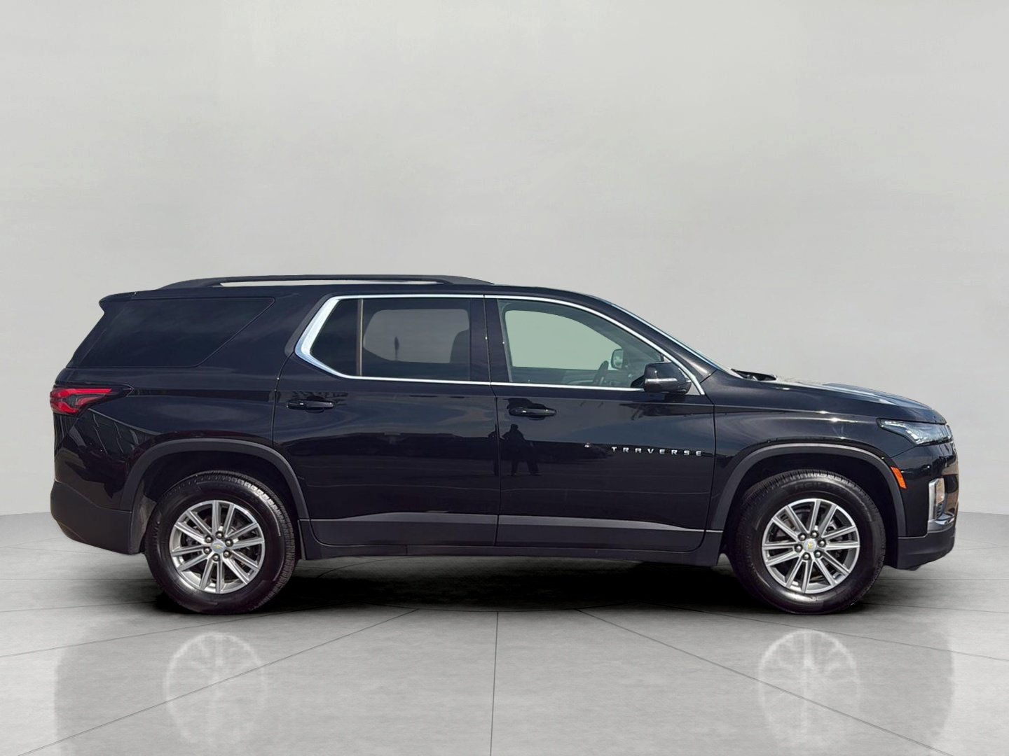 Used 2023 Chevrolet Traverse LT w/ LPO, Floor Liner Package AWD/4WD image 3