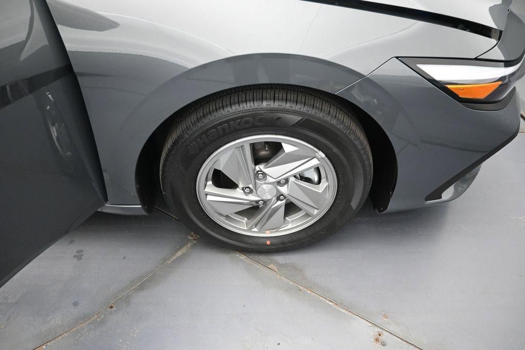 New 2026 Hyundai Elantra SE FWD image 30