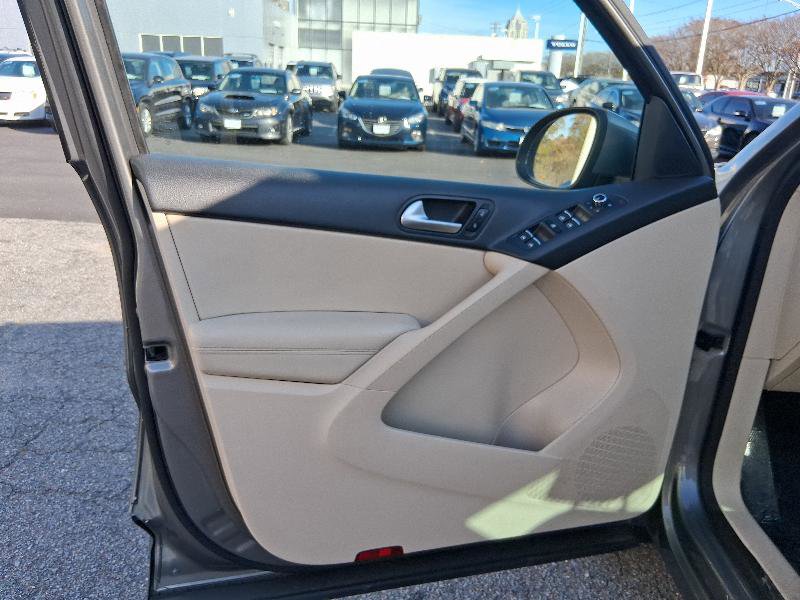 Used 2011 Volkswagen Tiguan S image 11