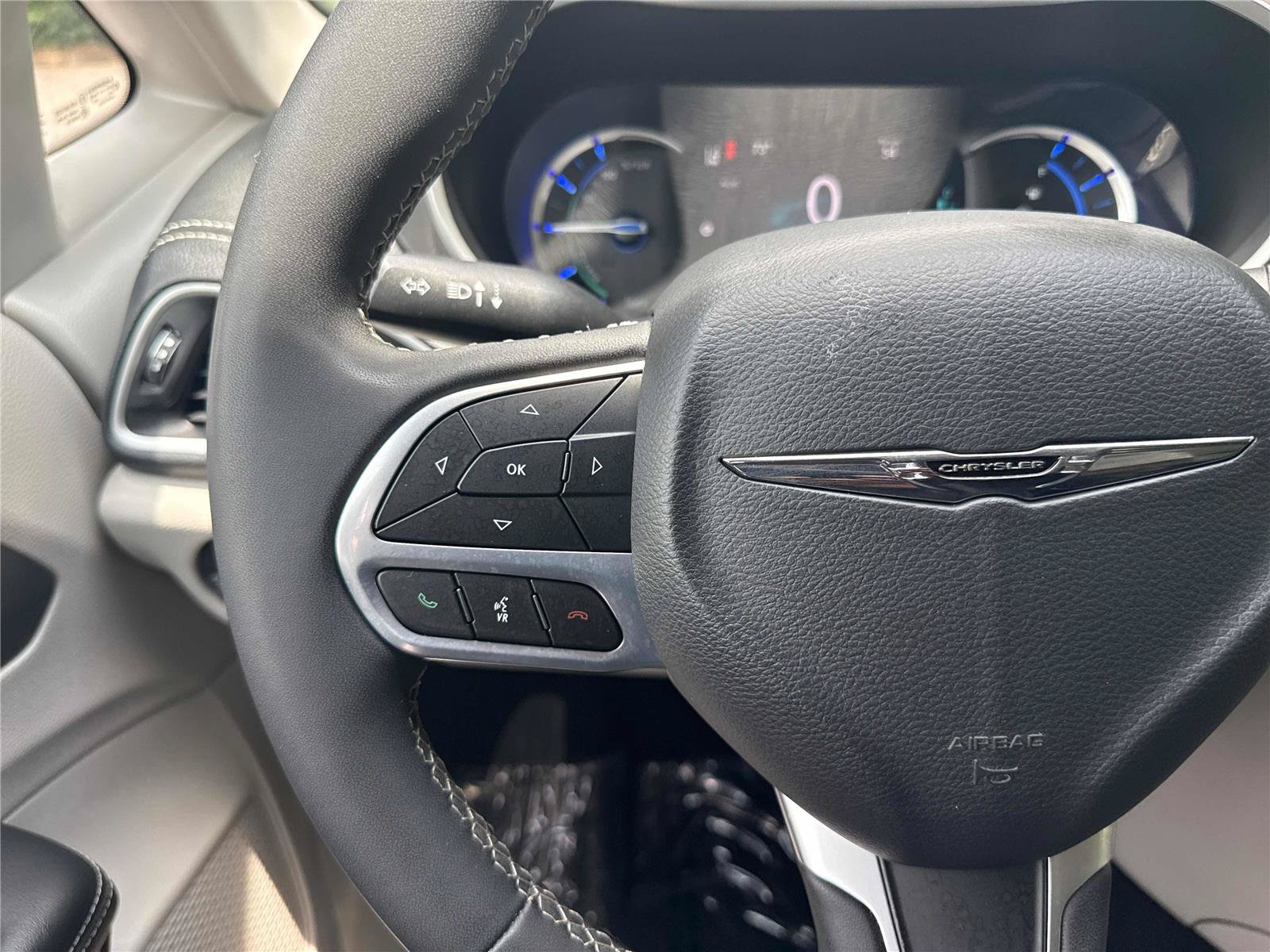 Used 2023 Chrysler Pacifica Touring-L FWD image 19