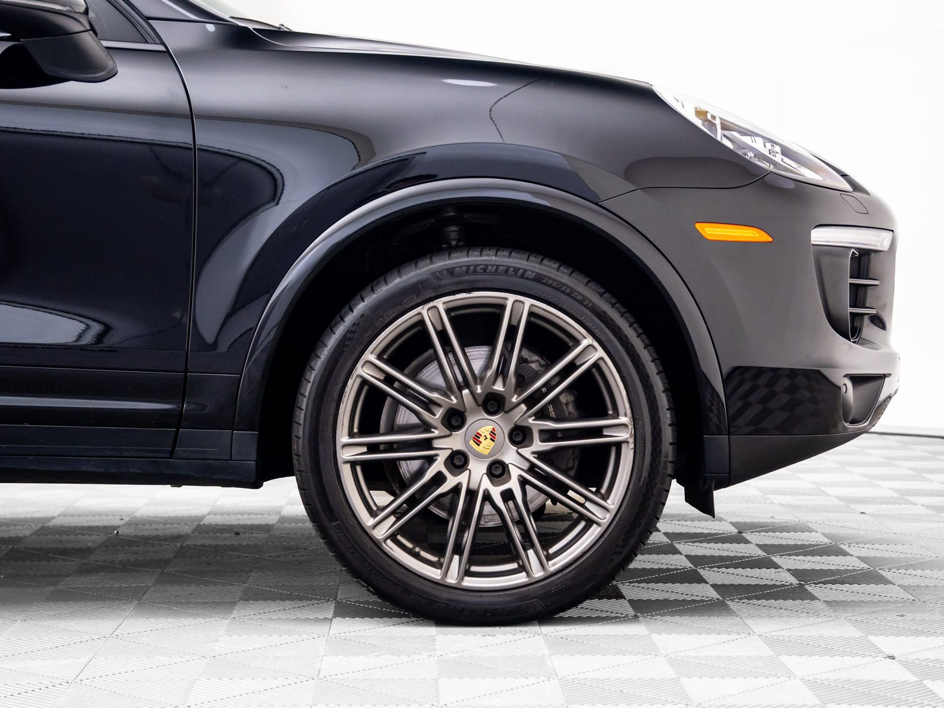 Certified 2017 Porsche Cayenne Platinum Edition image 32