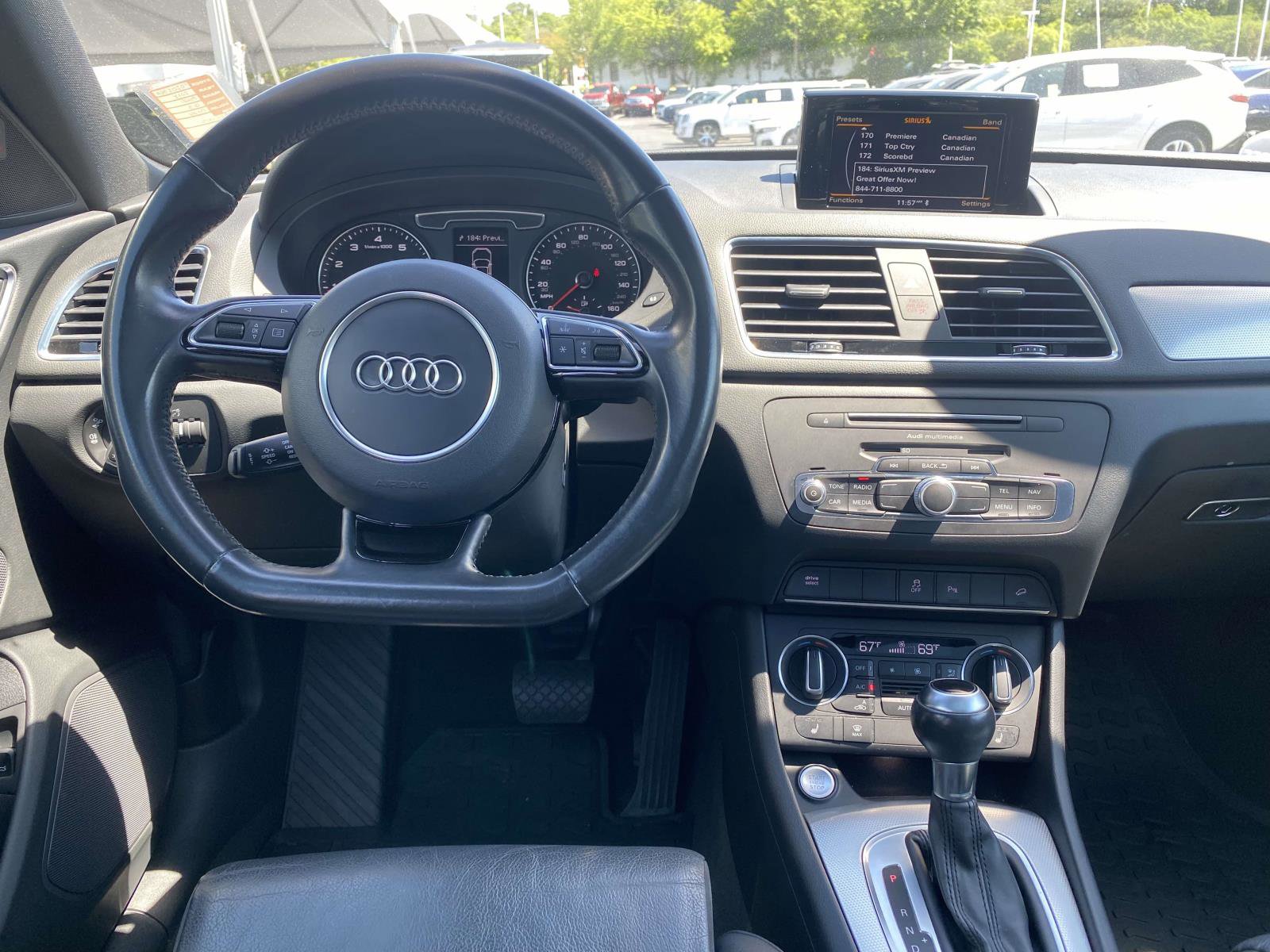 Used 2018 Audi Q3 2.0T Premium Plus w/ Premium Plus Package FWD image 12