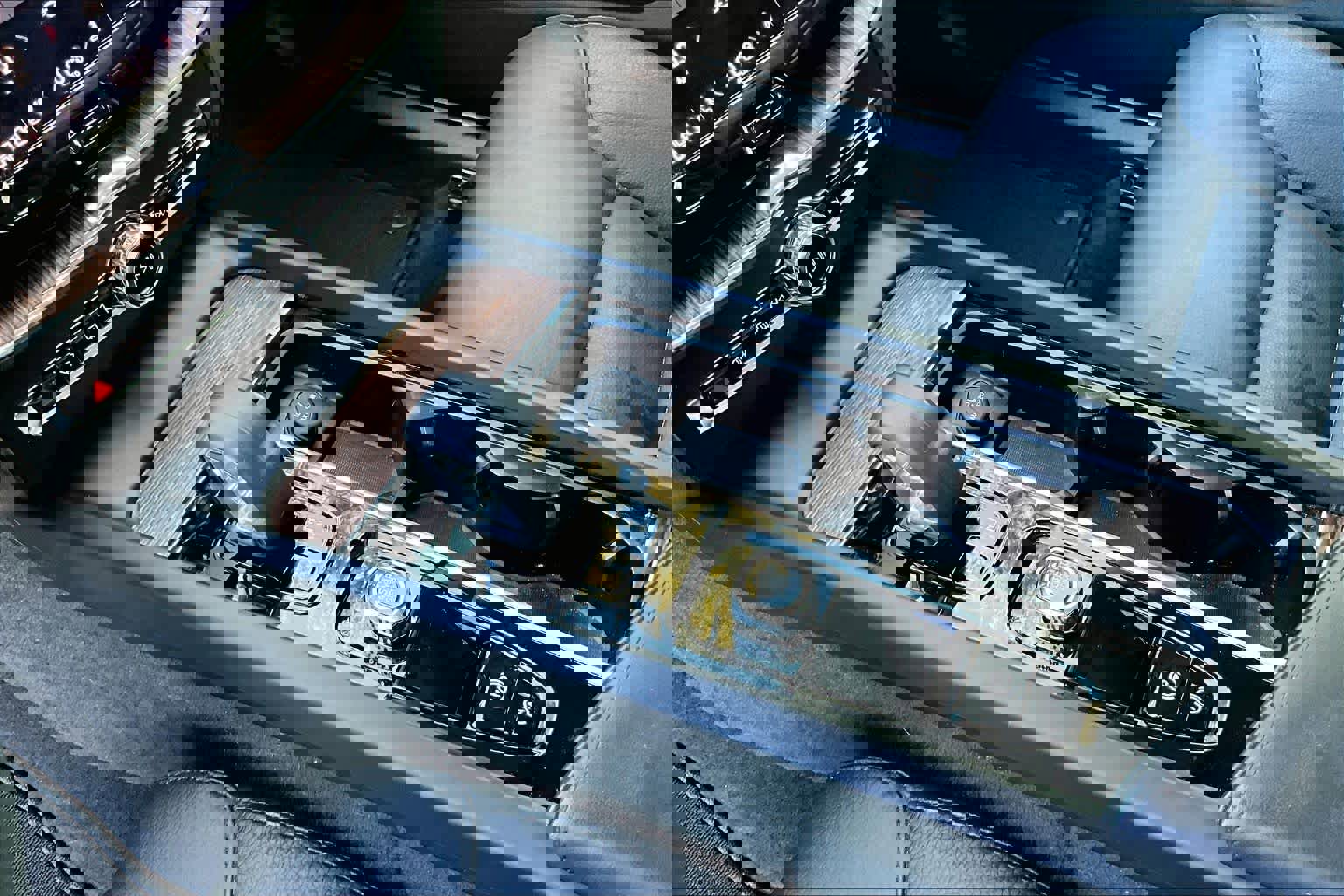 Used 2023 Volvo XC60 B5 Plus w/ Climate Package image 16