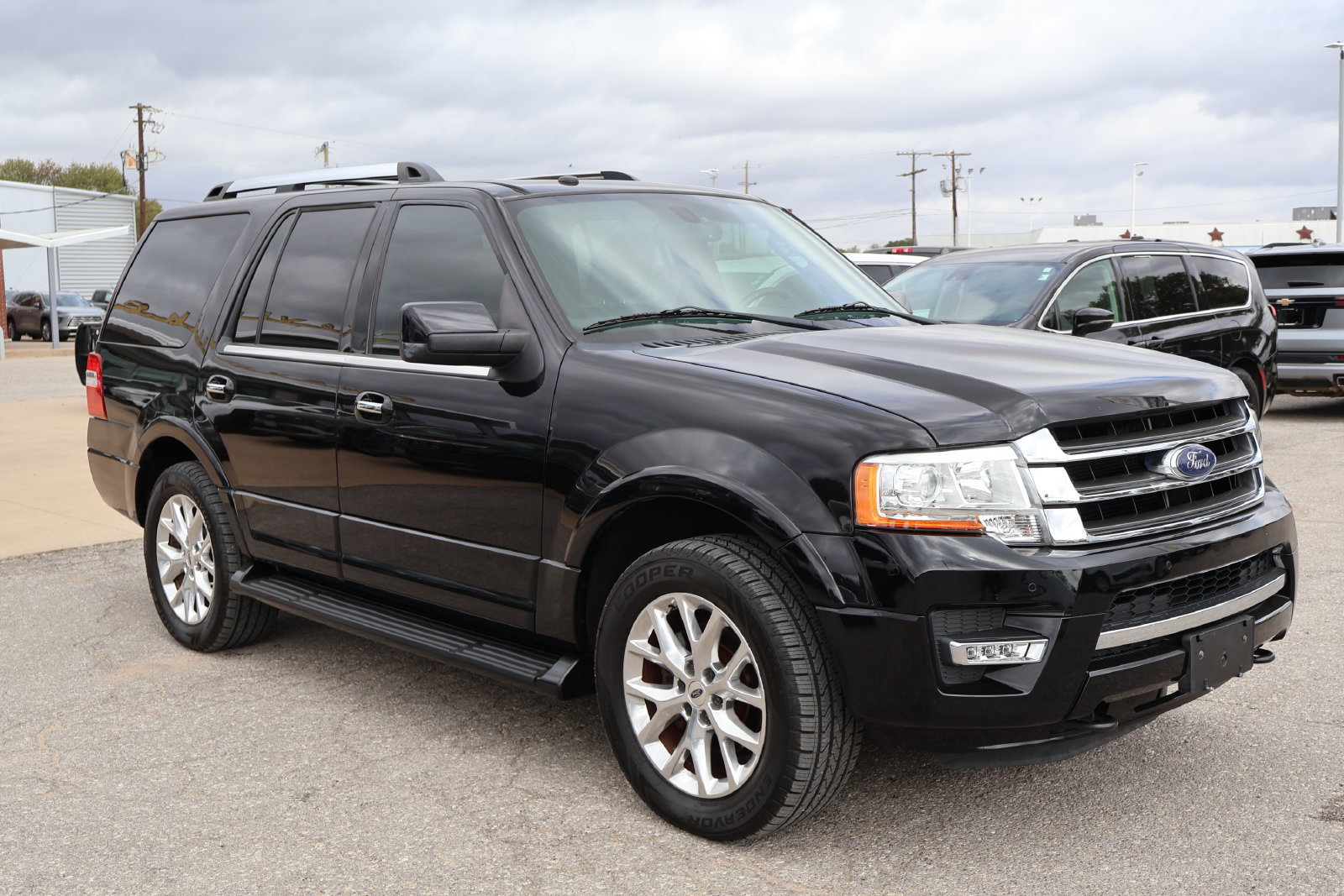 Used 2017 Ford Expedition Limited AWD/4WD image 4