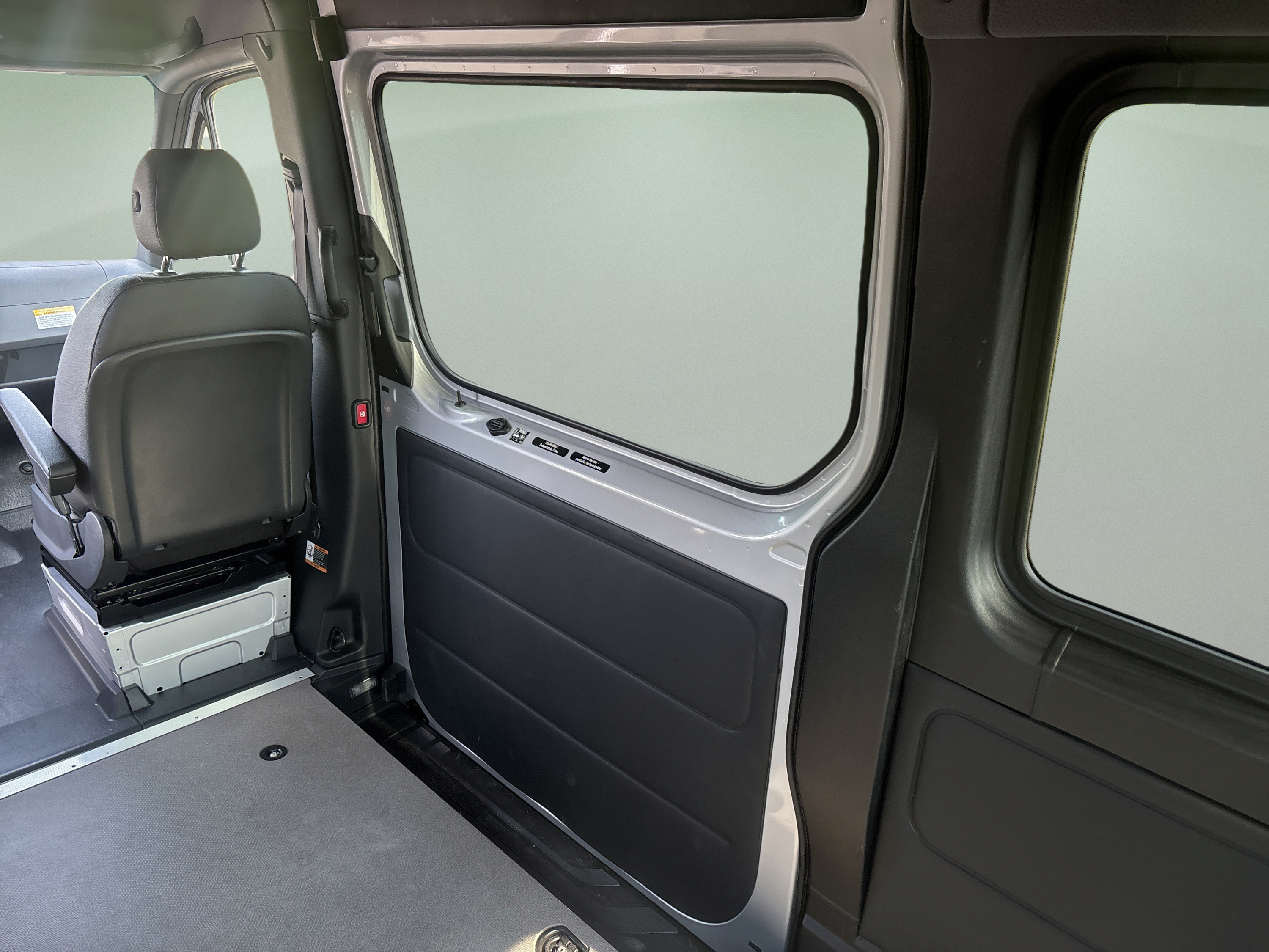 Used 2021 Mercedes-Benz Sprinter 2500 image 13
