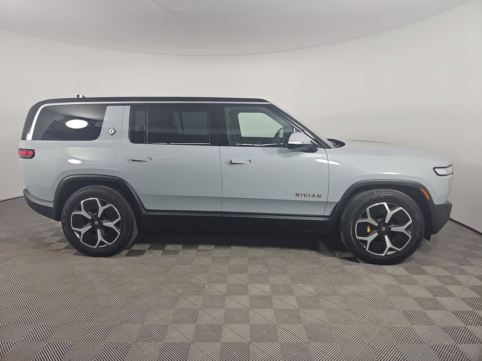 Used 2024 Rivian R1S Adventure AWD/4WD image 6