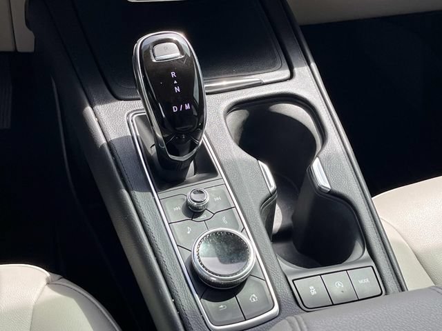 Used 2021 Cadillac XT4 Luxury w/ Cold Weather Package FWD image 14