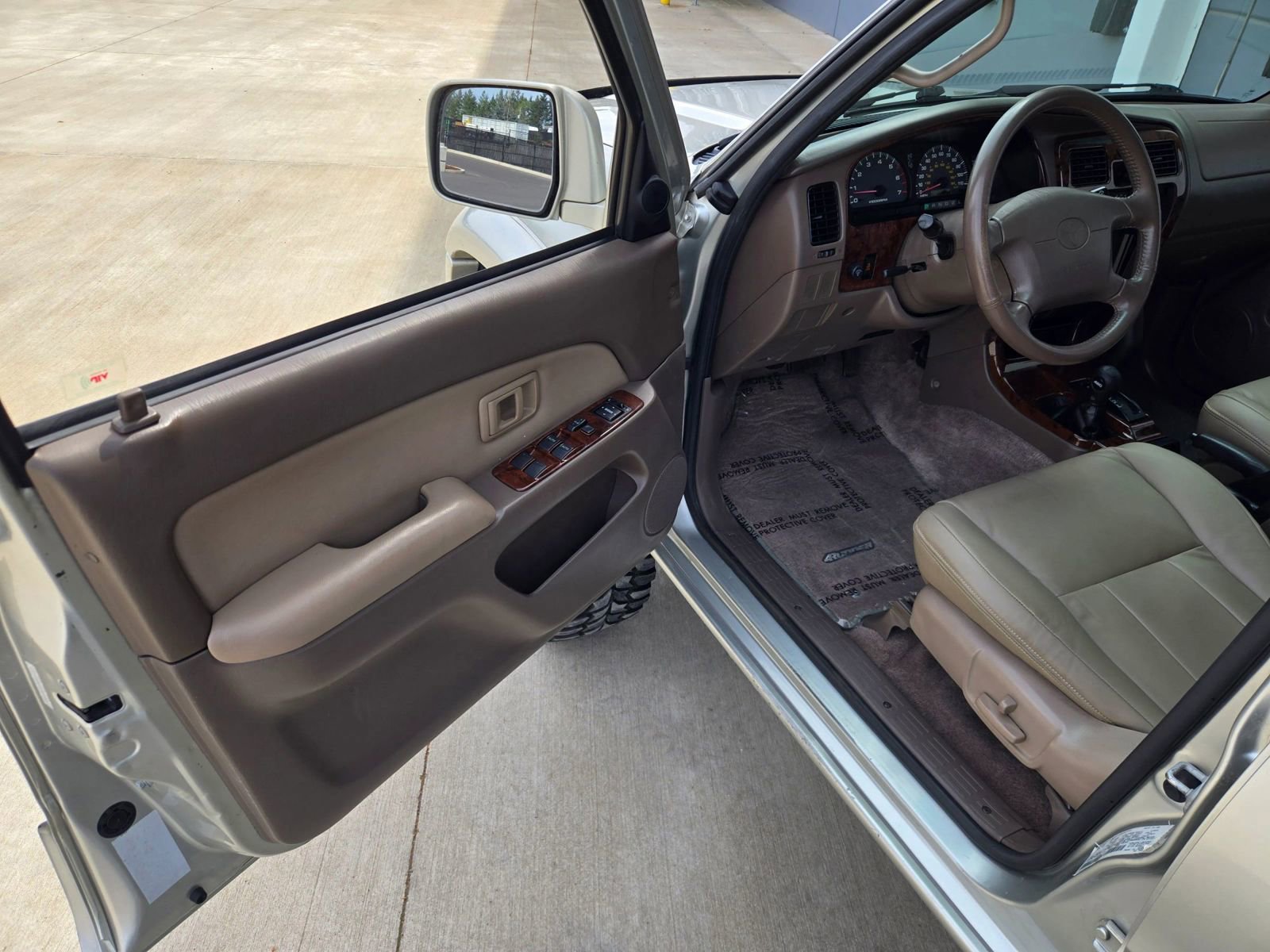 Used 1999 Toyota 4Runner Limited AWD/4WD image 10