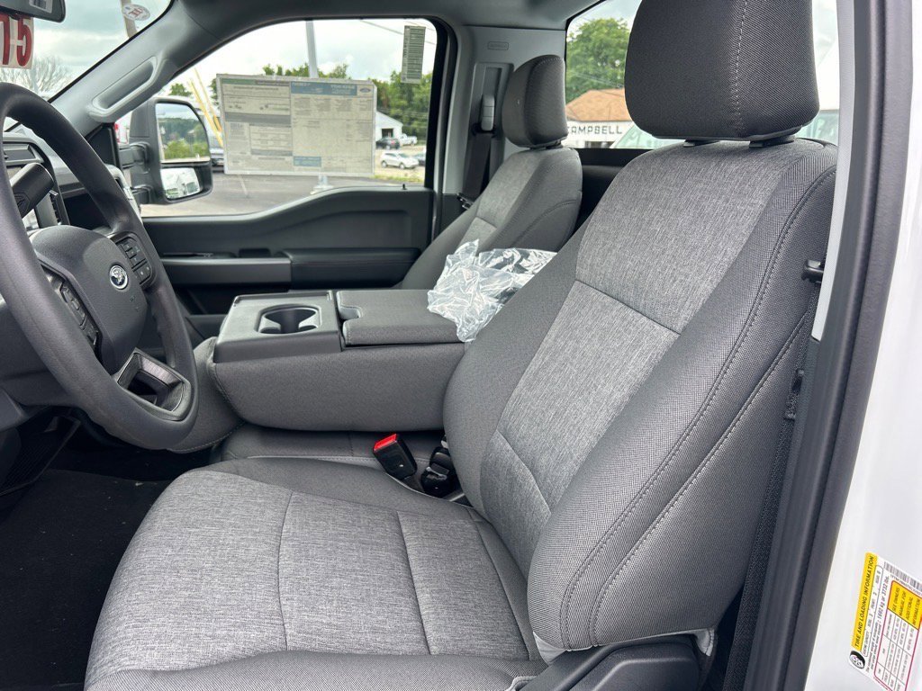 New 2026 Ford F250 4x4 Regular Cab Super Duty image 4