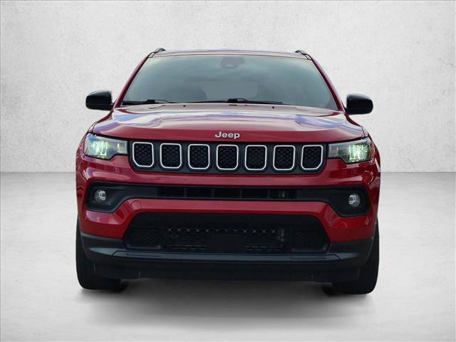 Used 2023 Jeep Compass Latitude w/ Sun and Sound Group AWD/4WD image 2