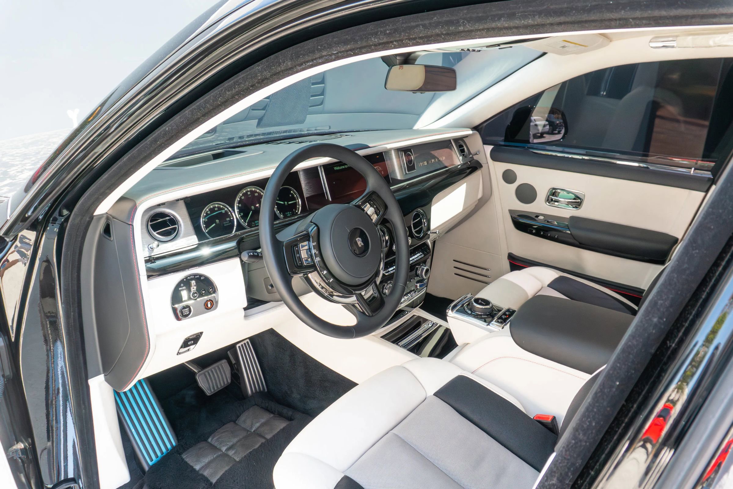 Used 2024 Rolls-Royce Phantom Sedan w/ The Phantom Package RWD image 93