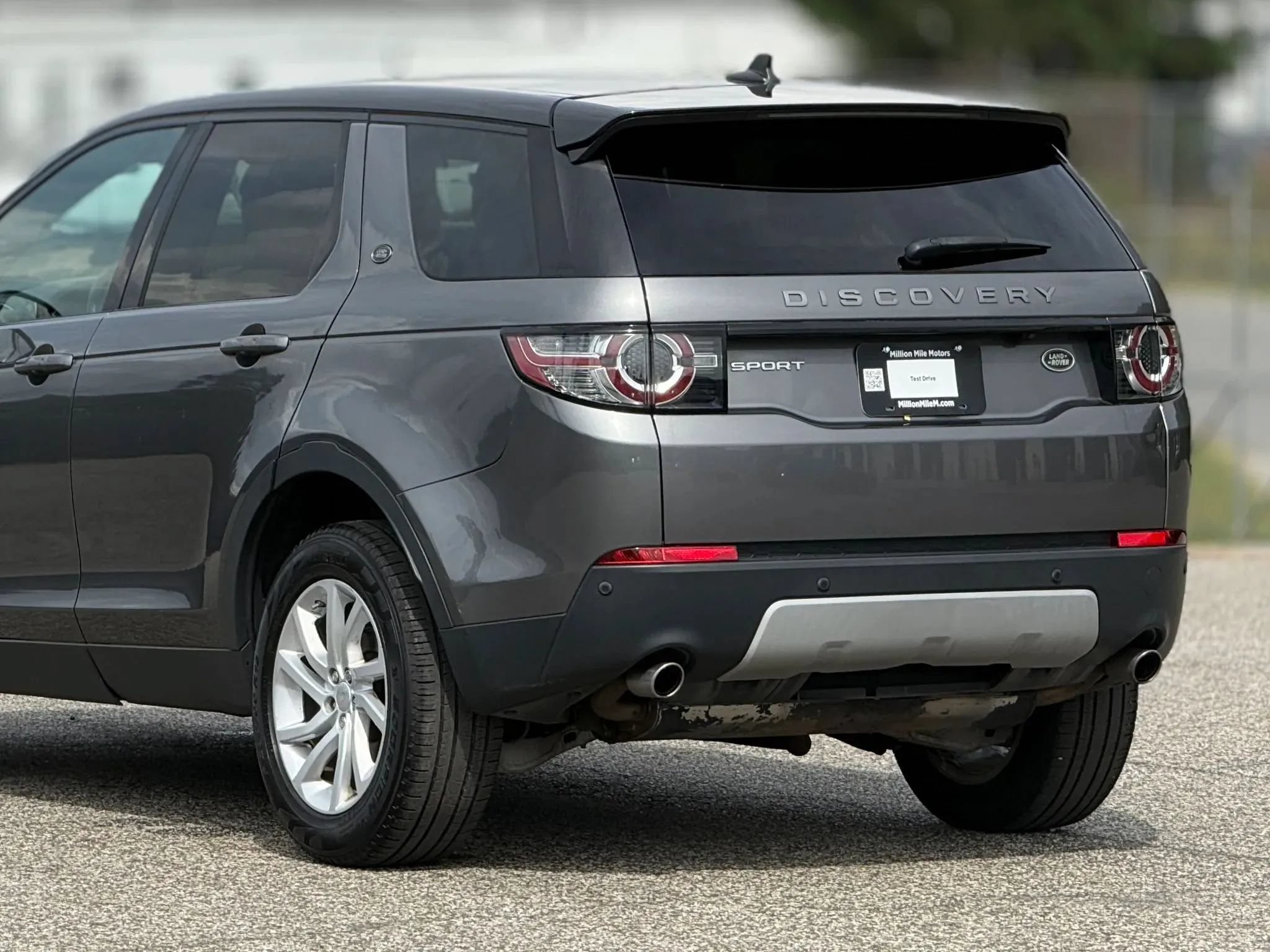 Used 2016 Land Rover Discovery Sport HSE AWD/4WD image 16