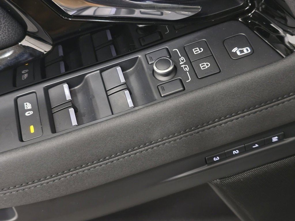 Used 2022 Land Rover Range Rover Evoque R-Dynamic SE image 24