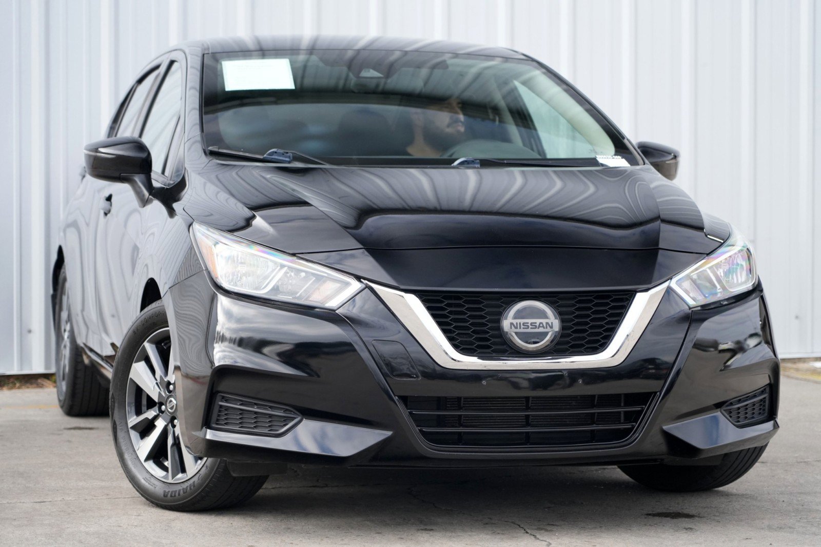 Used 2021 Nissan Versa SV image 2