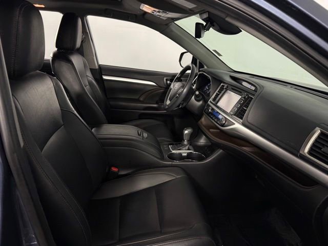 Used 2019 Toyota Highlander XLE image 16