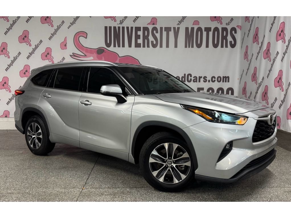 Used 2022 Toyota Highlander XLE image 3