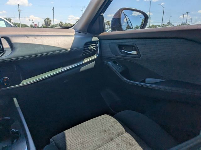 Used 2021 Nissan Rogue SV FWD image 16