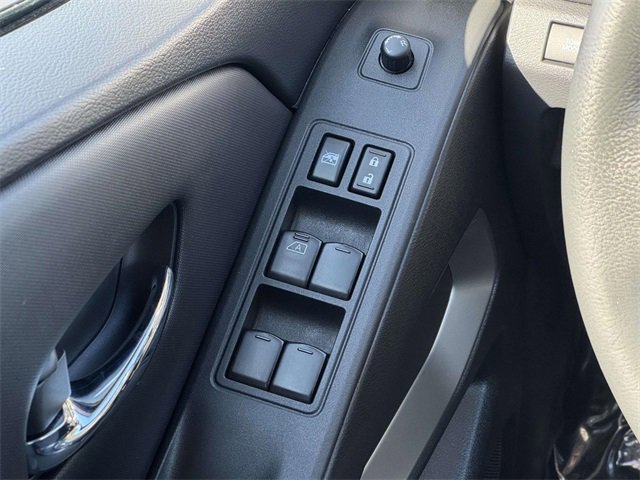 Used 2023 Nissan Frontier SV w/ SV Convenience Package image 18