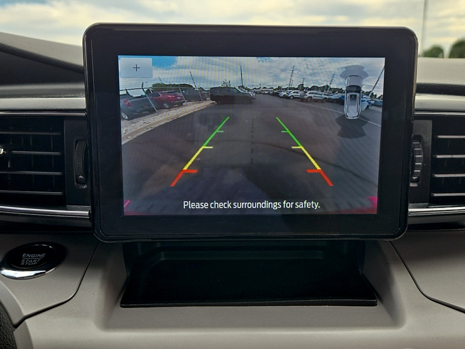 Used 2023 Ford Explorer XLT w/ Equipment Group 202A AWD/4WD image 18