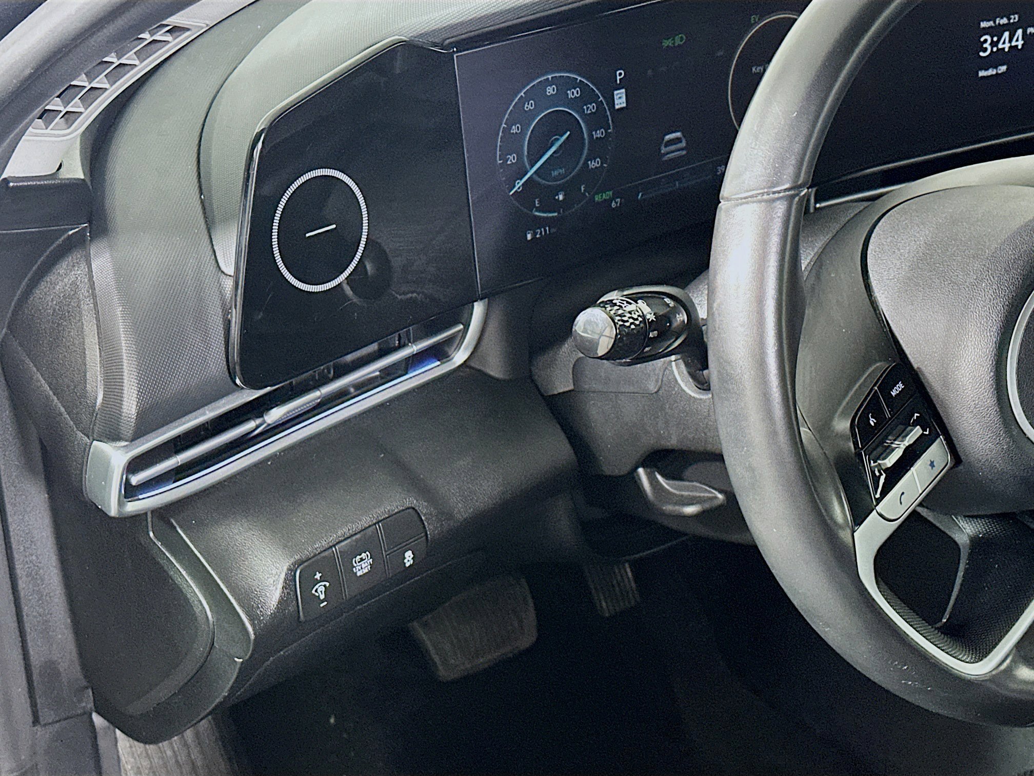 Used 2025 Hyundai Elantra Limited image 17