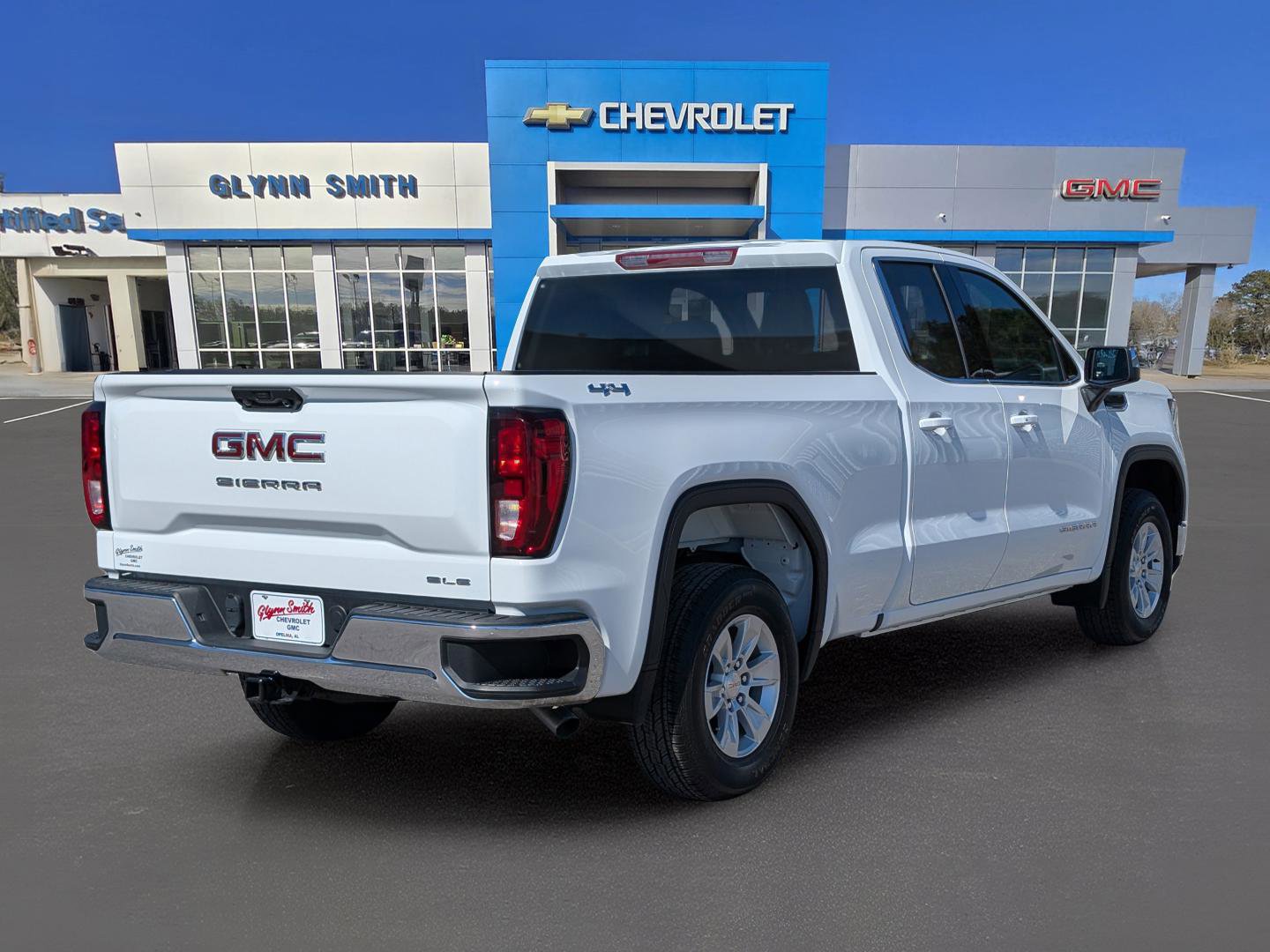 Used 2024 GMC Sierra 1500 SLE image 8