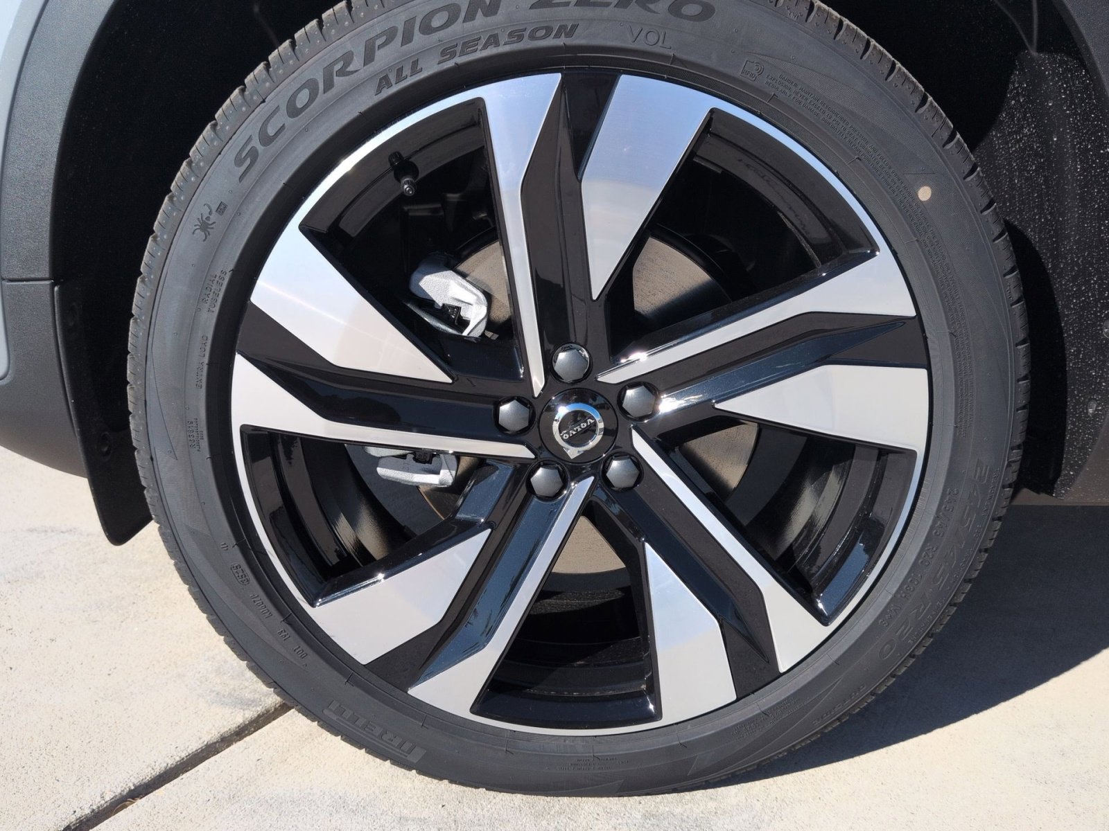 New 2026 Volvo XC40 B5 Ultra w/ Protection Package Premier image 12