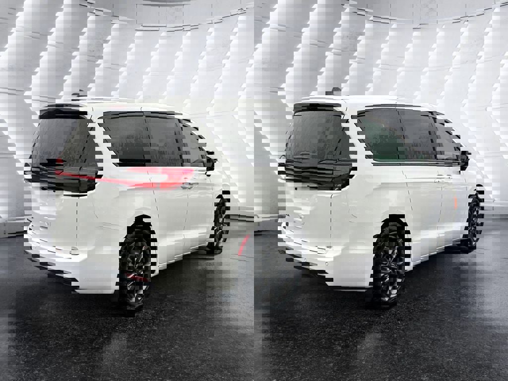 New 2026 Chrysler Pacifica Select image 6