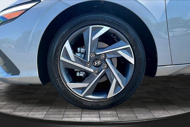 Used 2025 Hyundai Elantra Sport FWD image 31