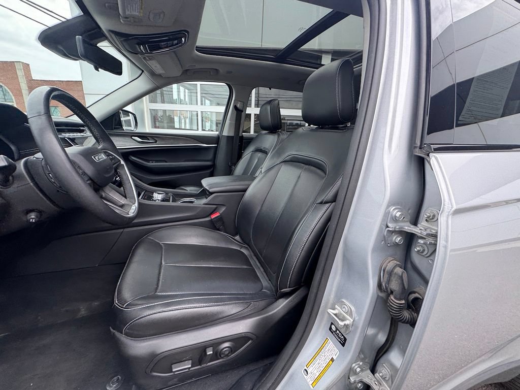 Used 2024 Jeep Grand Cherokee L Limited w/ Luxury Tech Group II AWD/4WD image 10