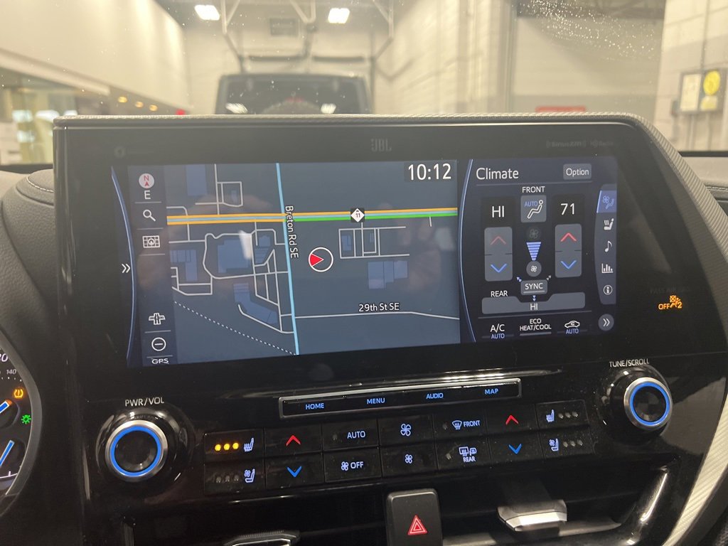 Used 2022 Toyota Highlander Platinum image 12