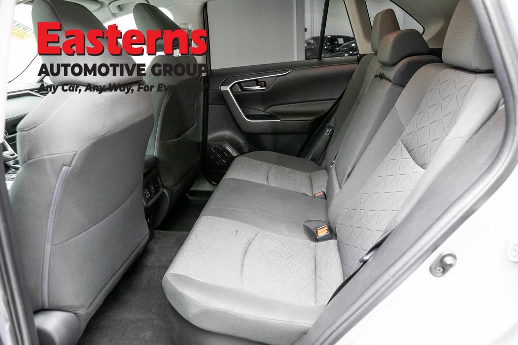 Used 2021 Toyota RAV4 XLE w/ XLE Grade Weather Package AWD/4WD image 23
