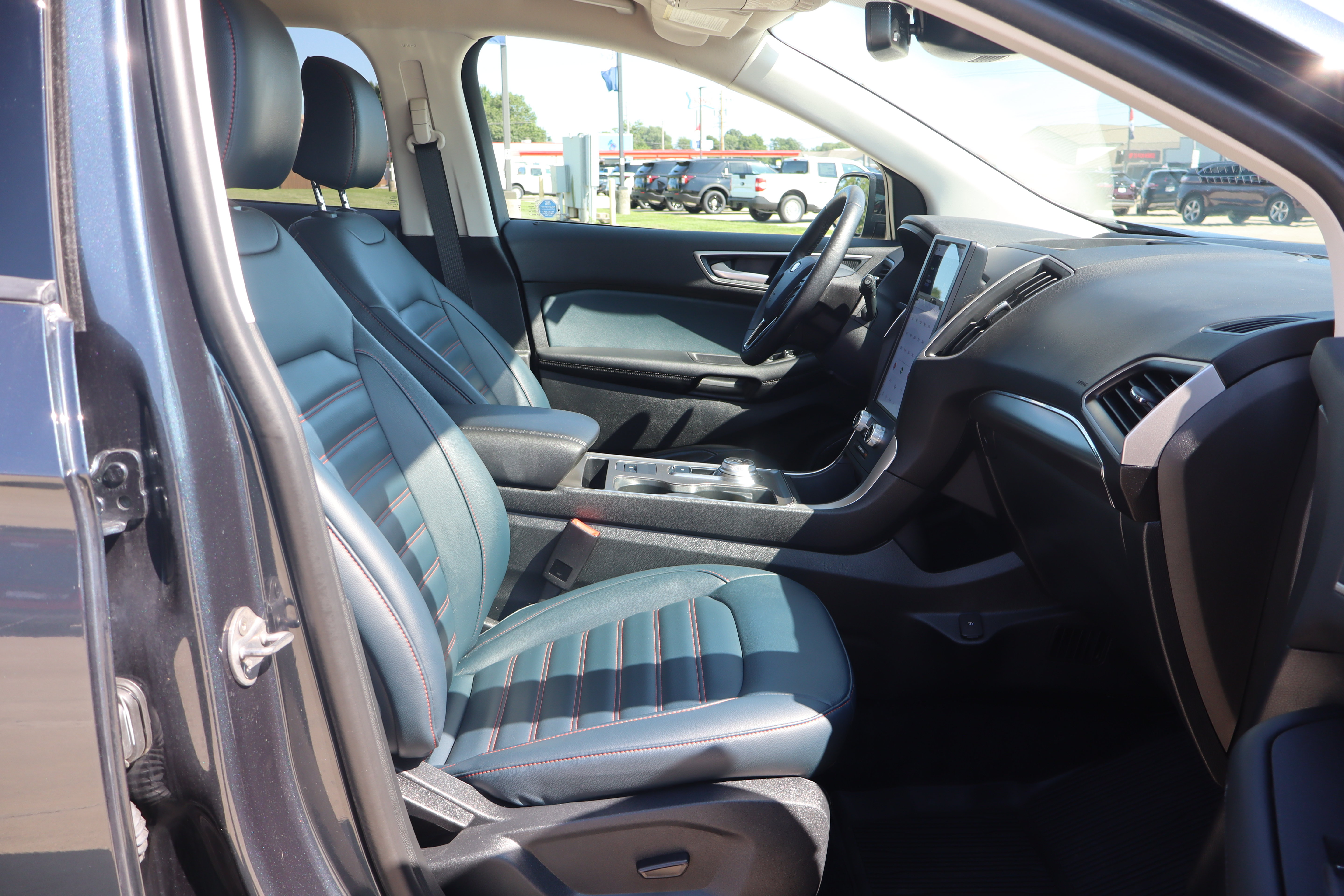 Used 2024 Ford Edge SEL w/ Sport Appearance Package AWD/4WD image 13