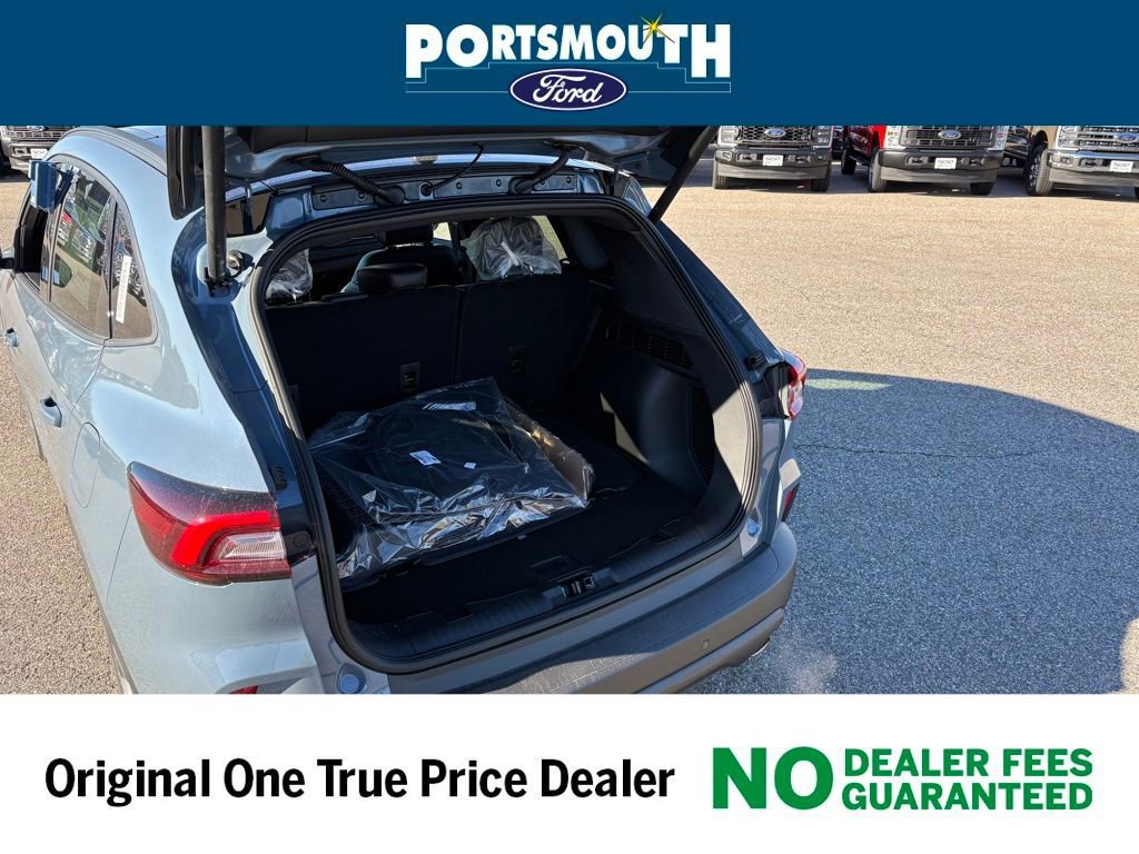 New 2026 Ford Escape ST-Line w/ Tech Pack #1 AWD/4WD image 17