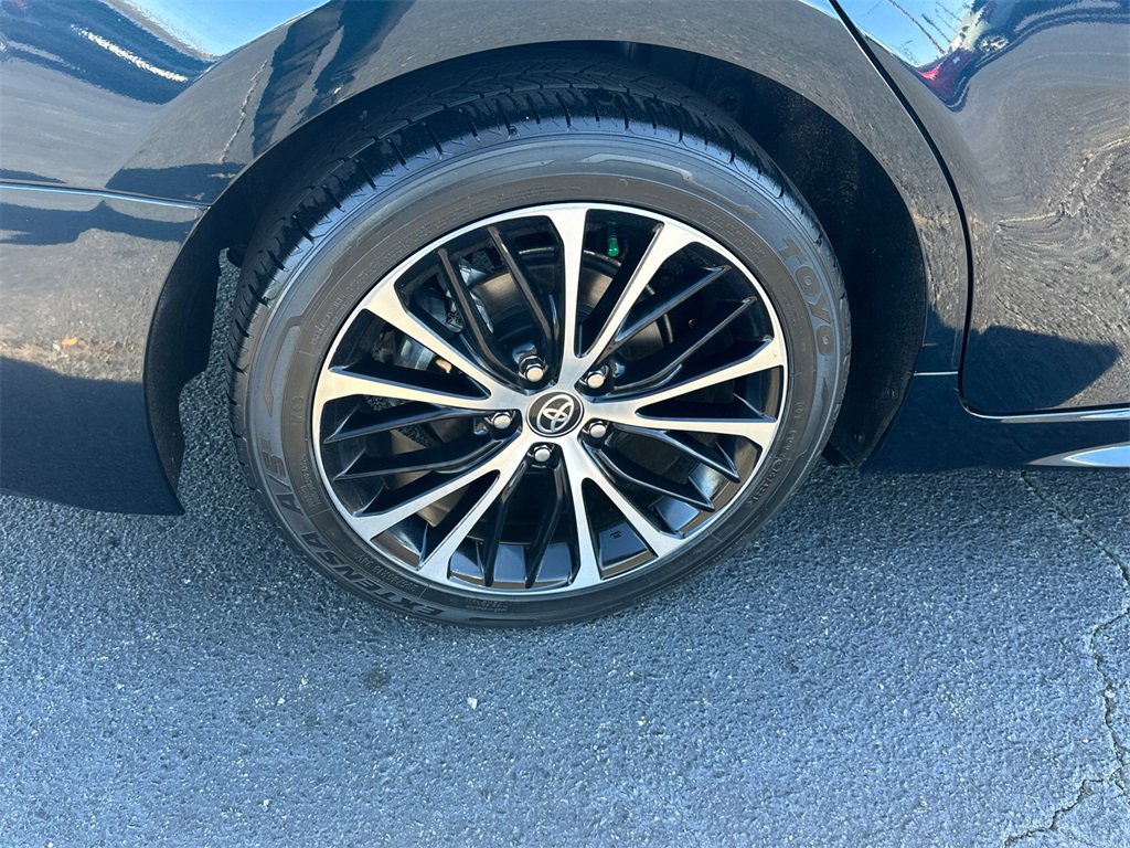 Used 2020 Toyota Camry SE w/ Sunroof Package image 17