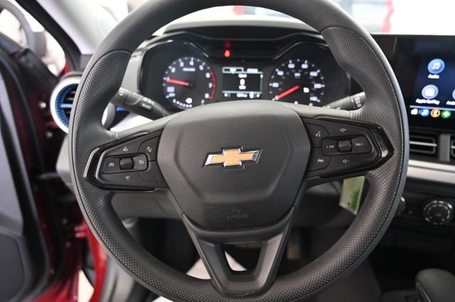 Used 2025 Chevrolet Trax LS w/ LS Convenience Package image 21