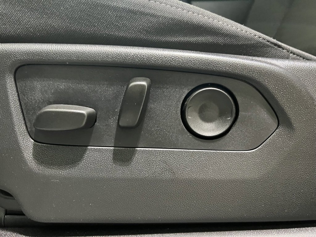 Used 2025 Chevrolet Silverado 1500 LT image 14