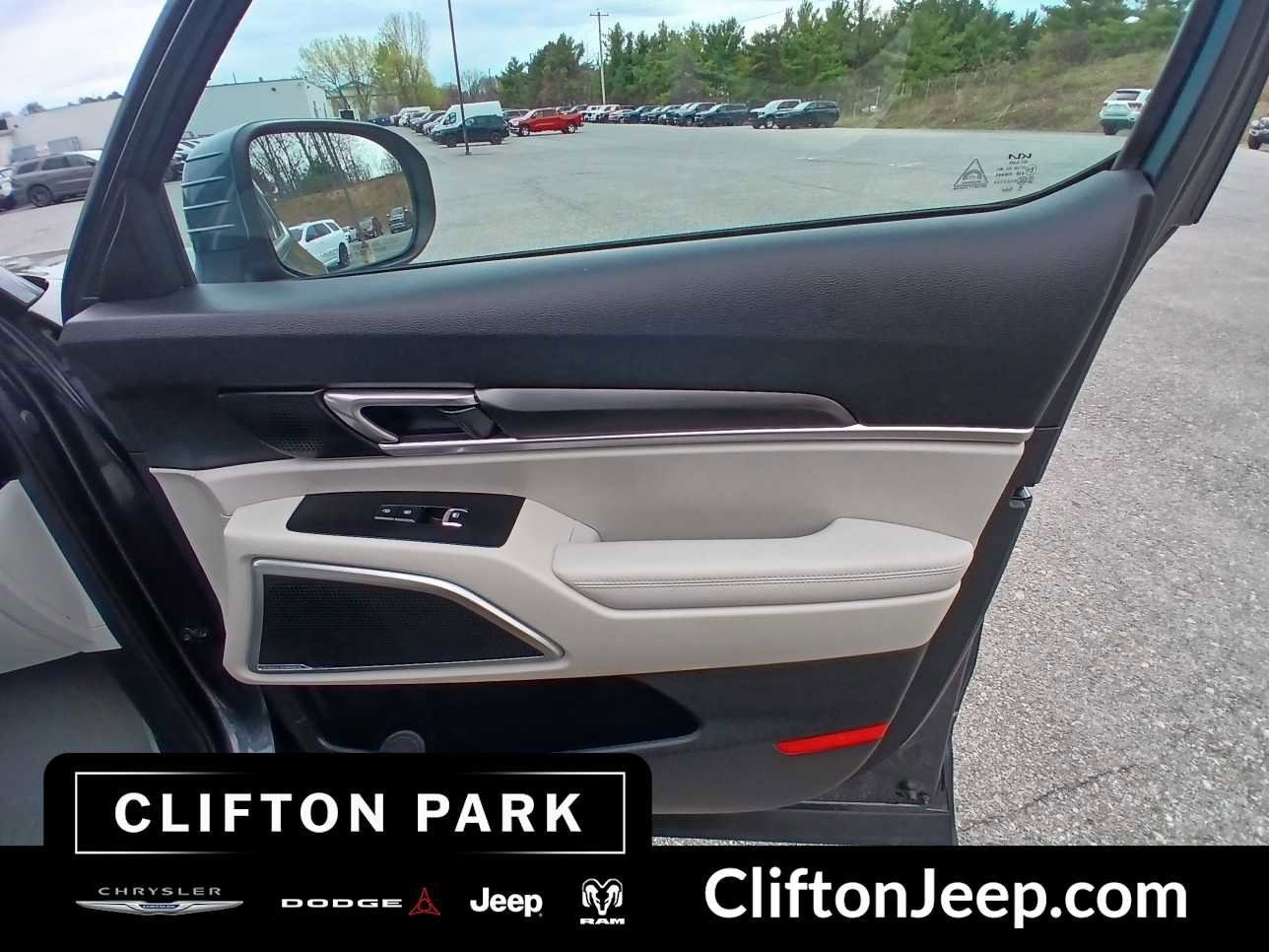 Used 2024 Kia Telluride S AWD/4WD image 16