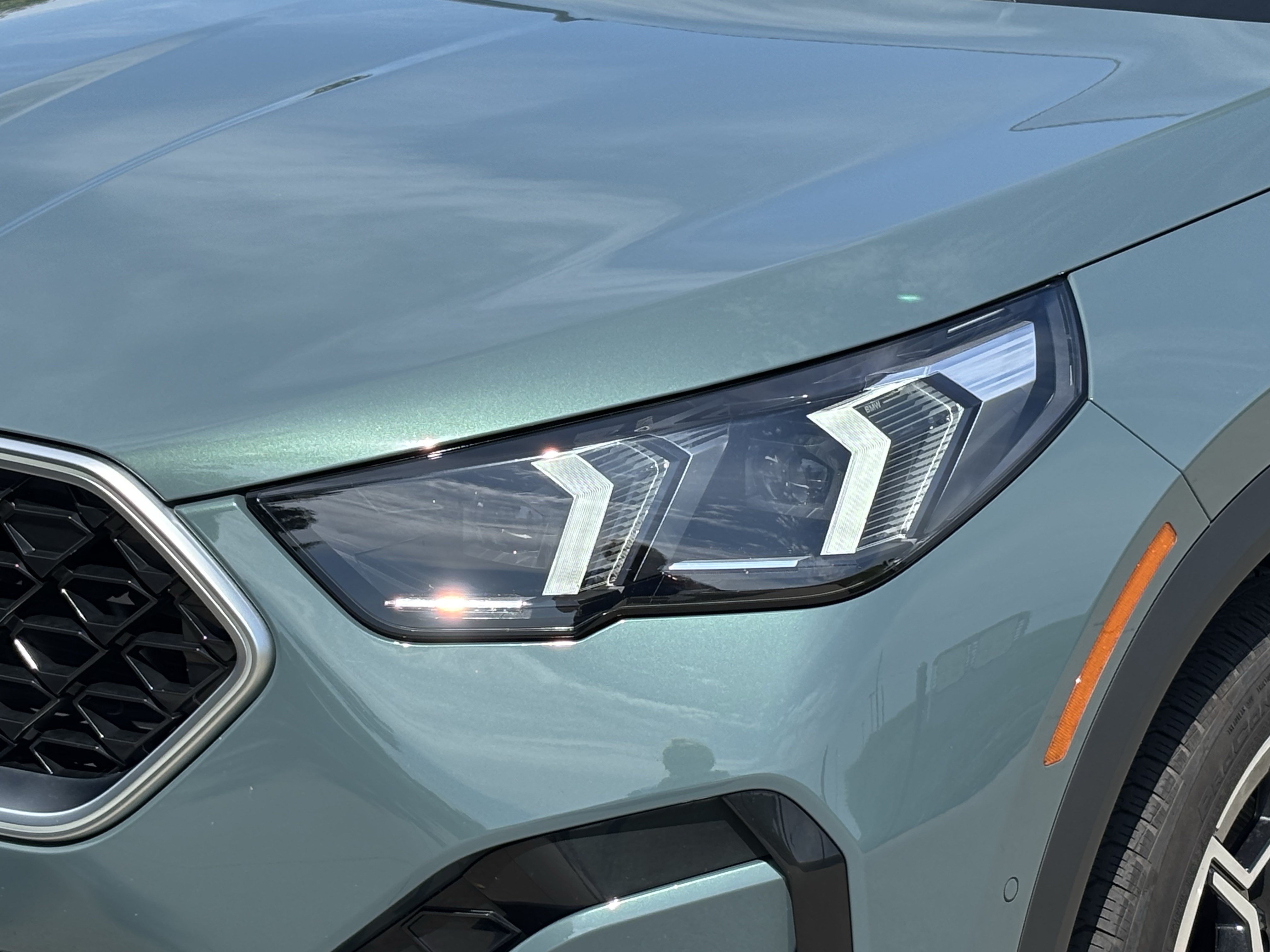Certified 2025 BMW X2 xDrive28i AWD/4WD image 6