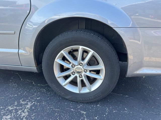 Used 2014 Dodge Grand Caravan SXT FWD image 12