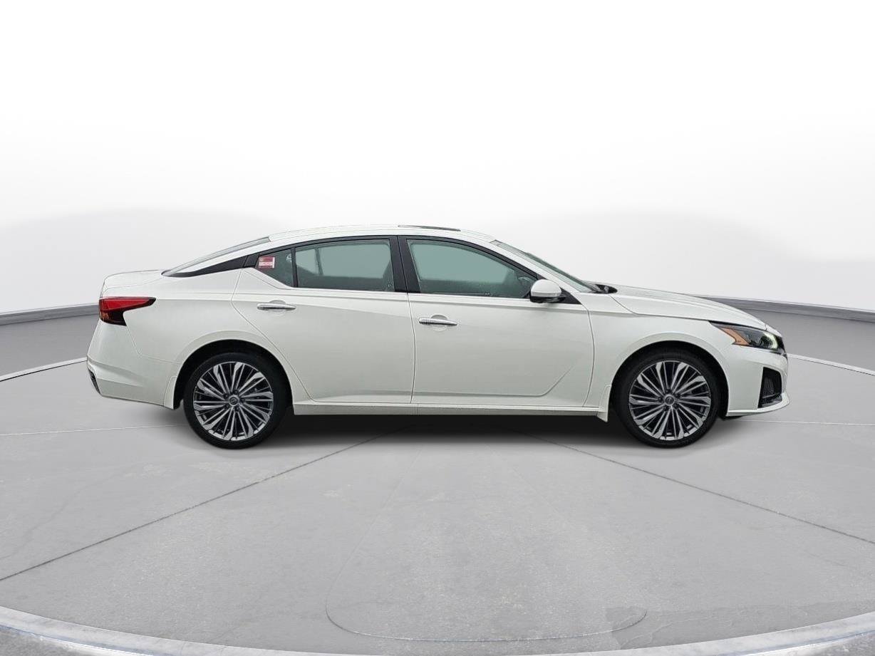 Used 2023 Nissan Altima 2.5 SL AWD/4WD image 5